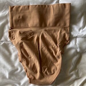 NWOT Skims Core Control Solutionwear